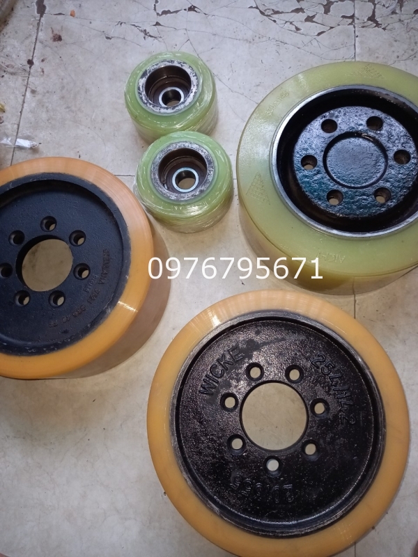 B&aacute;nh xe N&acirc;ng Điện TOYOTA FR15