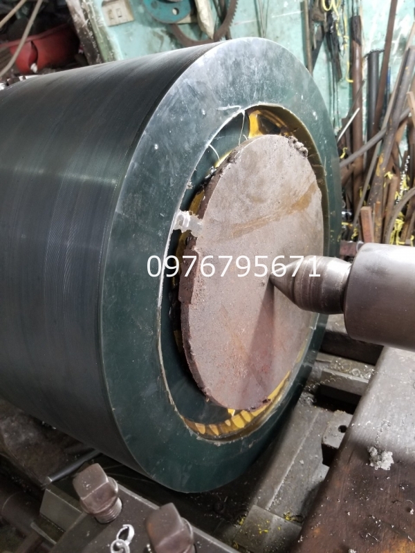 Gia công Bọc Trục Cao Su PU con lăn Thép