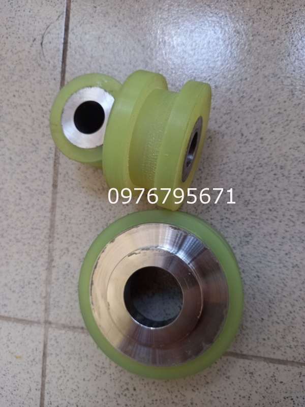 Gia c&ocirc;ng Con lăn th&eacute;p Pu ,bọc con lăn PU Xanh 90 shore