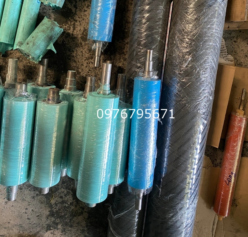 Gia C&ocirc;ng Đắp Trục cao su xanh băng tải cao su