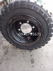 Bánh xe cao su 28x9-15