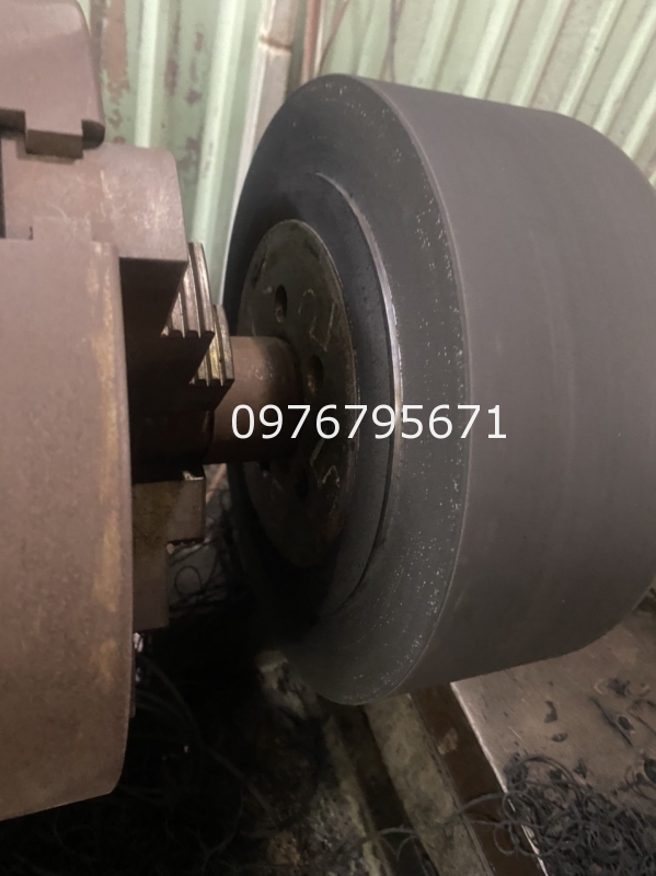 Xe n&acirc;ng RAYMON Gia c&ocirc;ng Bọc b&aacute;nh xe cao su 300x110mm