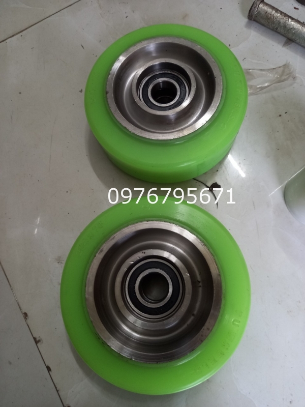 Xe nâng Điện TOYOTA 2000kg Bánh cân bằng 204x76x62mm