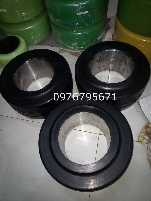 Xe nâng NICHIYU Bánh lái xe cao su 330x145x180