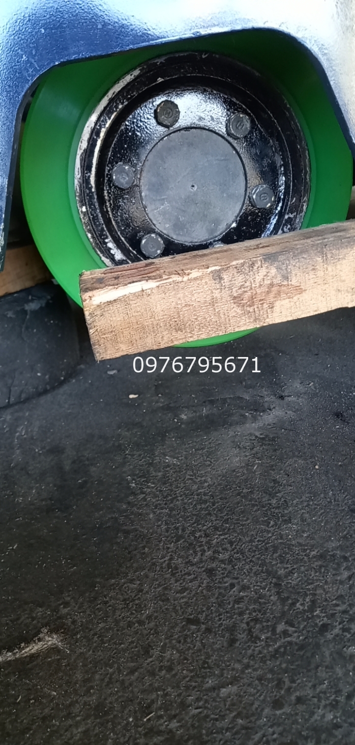 Xe nâng KOMATSU THay thế sửa chữa bánh lái xe nâng điện 330x145x199mm