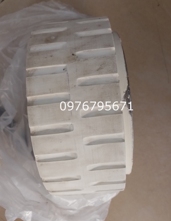 Nhận đắp bánh xe cao su chay vân cho xe vệ sinh 248x90