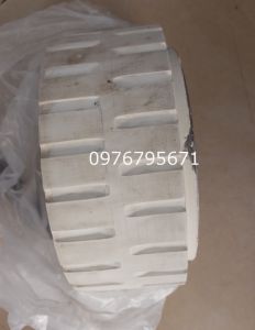 Nhận đắp bánh xe cao su chay vân cho xe vệ sinh 248x90