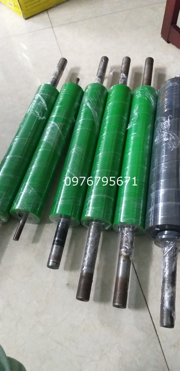 Gia công đắp trục PU xanh phi 85x600mm