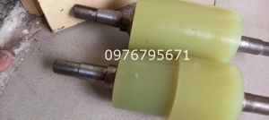 Gia công con lăn PU uốn thép 85shore 132x200mm