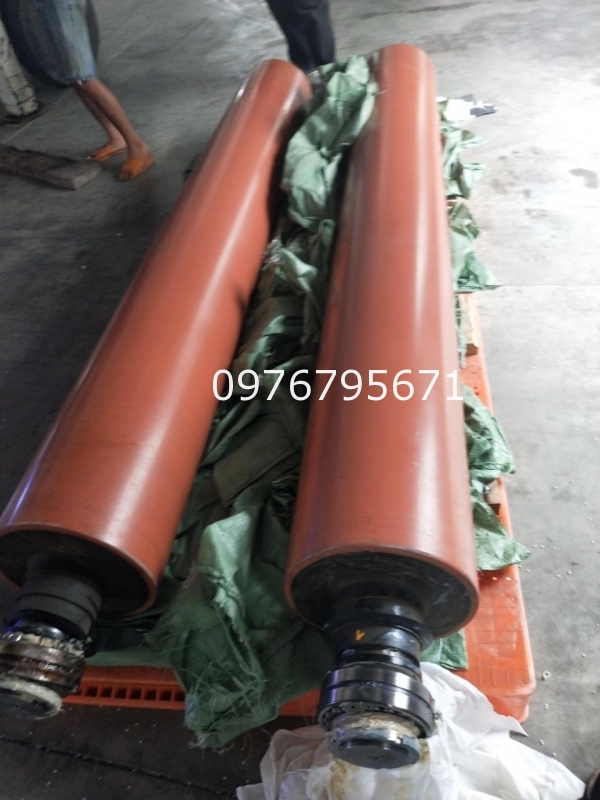 Nhân gia công TRUC CAO SU ép vải đường kính ngoài 350mm, đường kính trong 322, độ dày 14mm , dài 2600mm ĐỘ CỨNG 75A