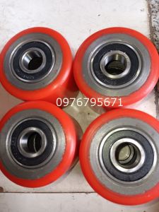 Bánh xe nâng tay PU  80x70 bi 6204