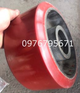 Xe n&acirc;ng điện raymon 7500 b&aacute;nh xe c&acirc;n bằng raymon 205x102mm