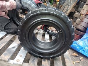 Xe nâng điện TOYOTA bánh xe đặc cao su 600-9