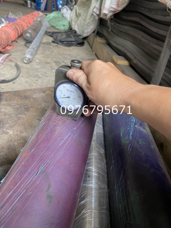 Gia công trục lấy keo pu phi 150mm